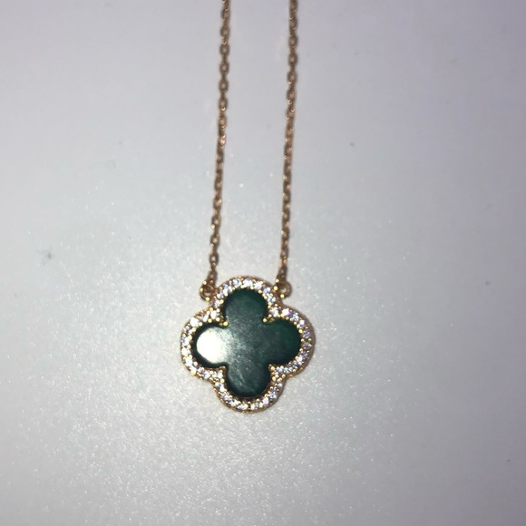 18k Malachite Clover Necklace - Picture 4 of 10